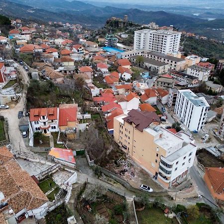 Vila Taga Guesthouse กรูเยอ ภายนอก รูปภาพ