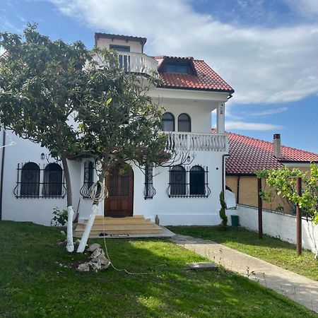 Vila Taga Guesthouse กรูเยอ ภายนอก รูปภาพ