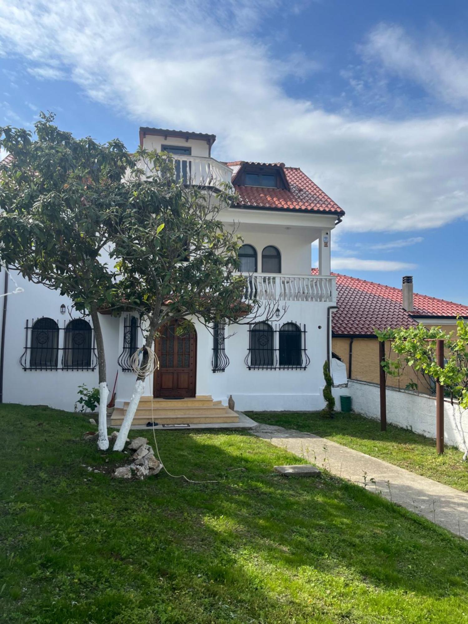 Vila Taga Guesthouse กรูเยอ ภายนอก รูปภาพ